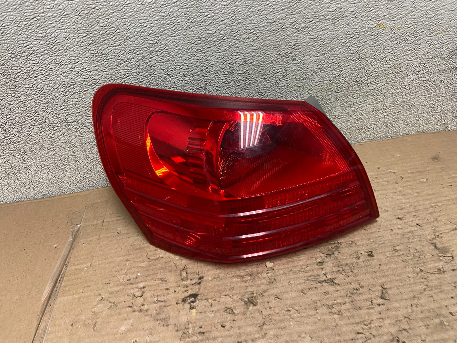 2008 to 2015 Nissan Rogue Left Driver Lh Side Tail Light OEM AA9779 LK0