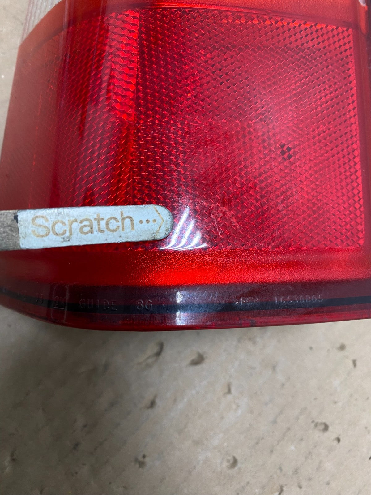 2003 to 2017 Chevrolet Express 1500 Left Driver Side Tail Light Oem U8533 DW3