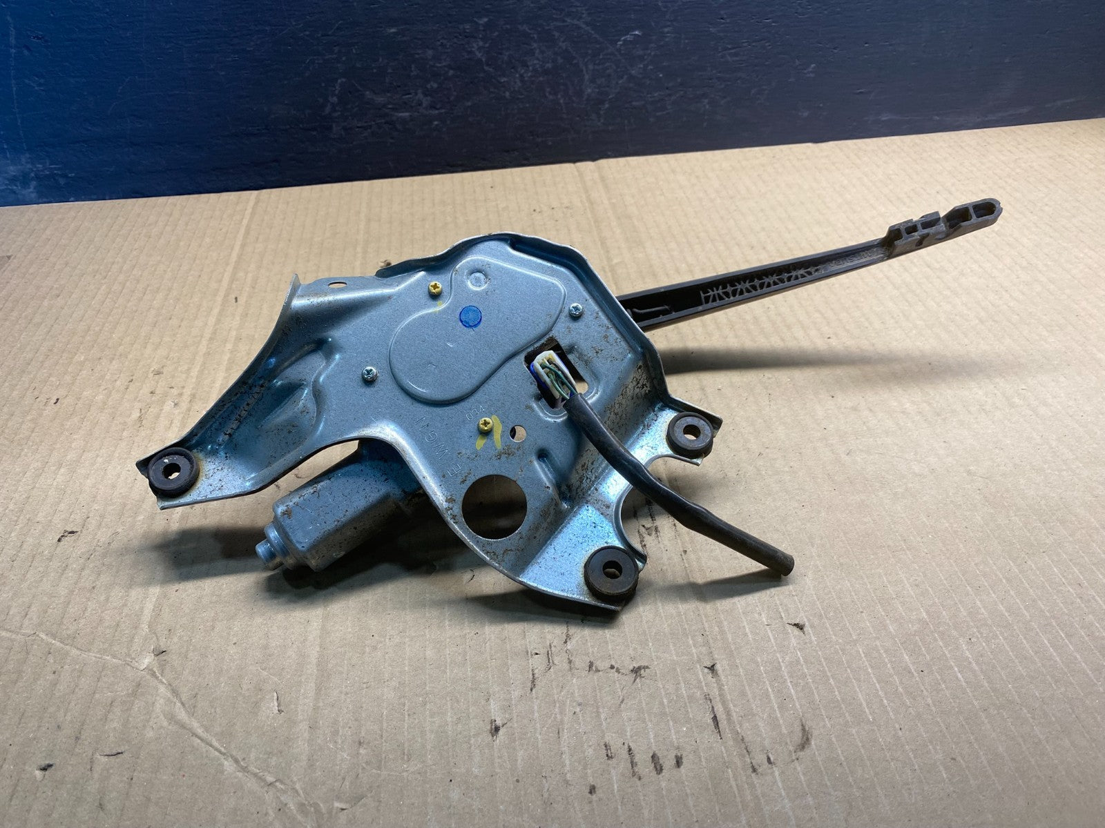 2010 to 2014 Subaru Outback Rear Windshield Wiper Motor AC0877 PS5