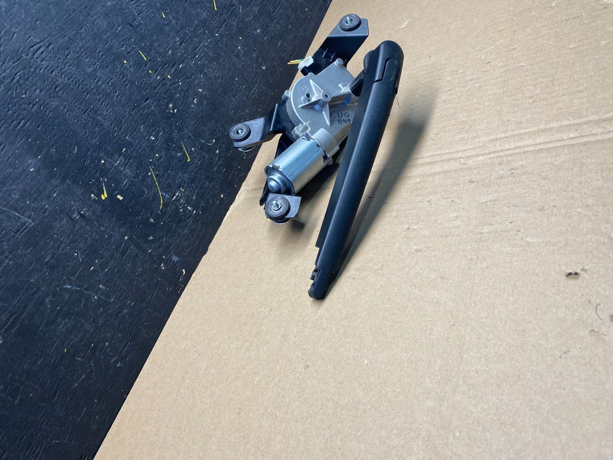 2014-2015 Kia Sorento Rear Glass Windshield Wiper Motor V5267 DG2