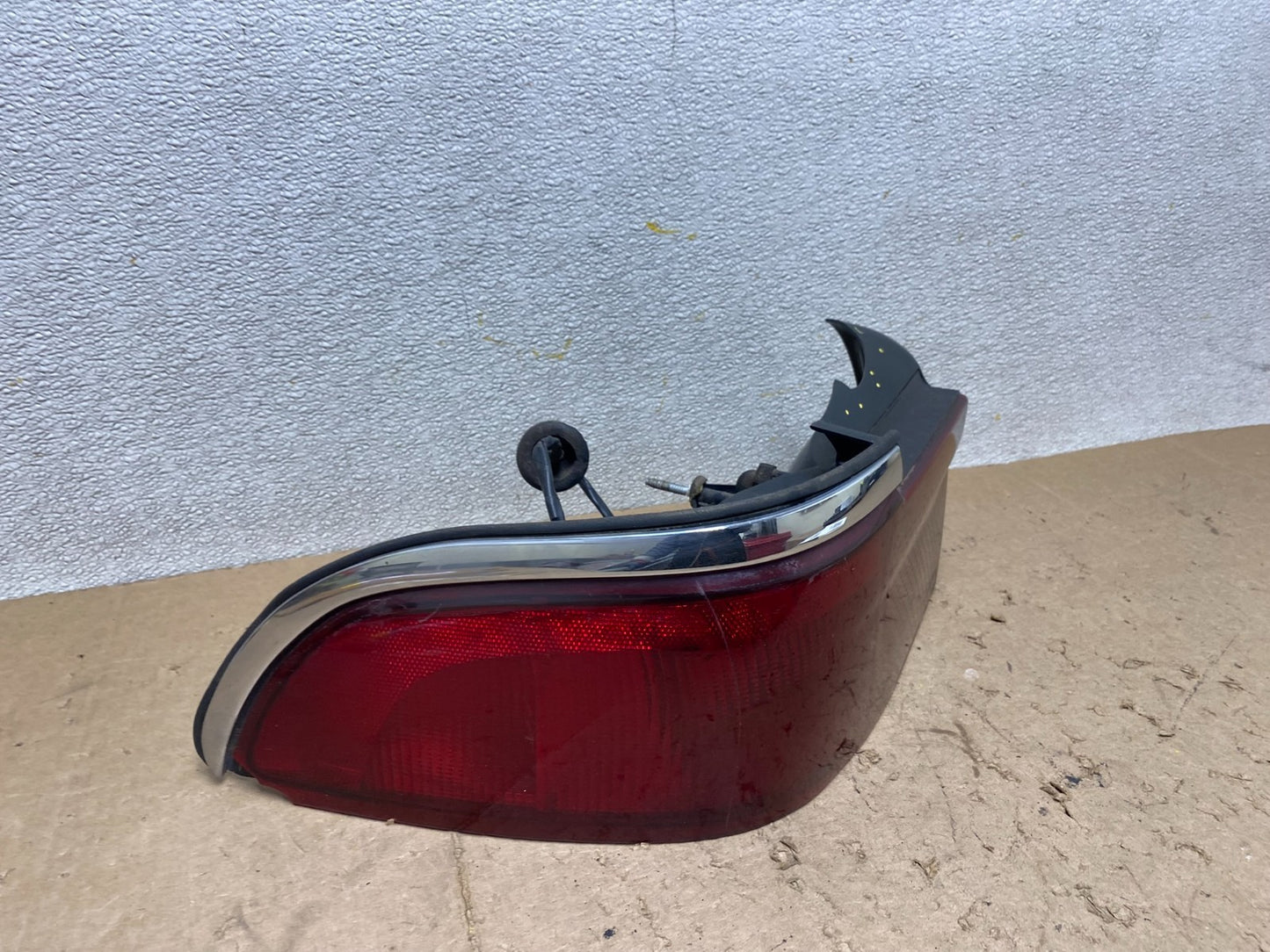 1995 to 1997 Mercury Grand Marquis Left Driver LH Side Tail Light X2552 DW2