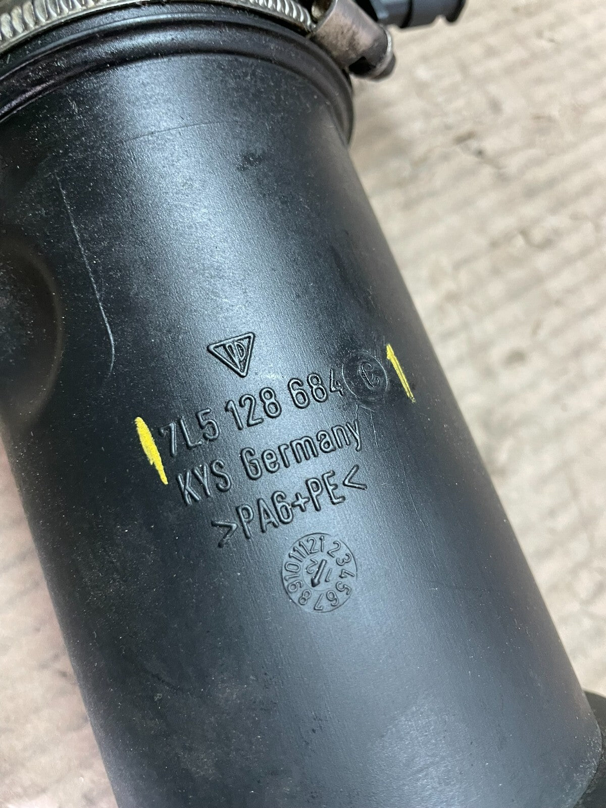 2008 - 2010 Porsche Cayenne 3.2 Right Air Intake Hose OEM M8960 DG8