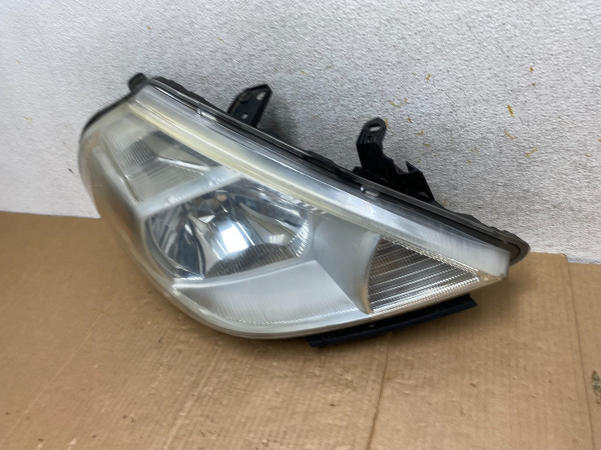 2008 to 2012 Nissan Versa Headlight Right Passenger Rh Side AI5849 DW1