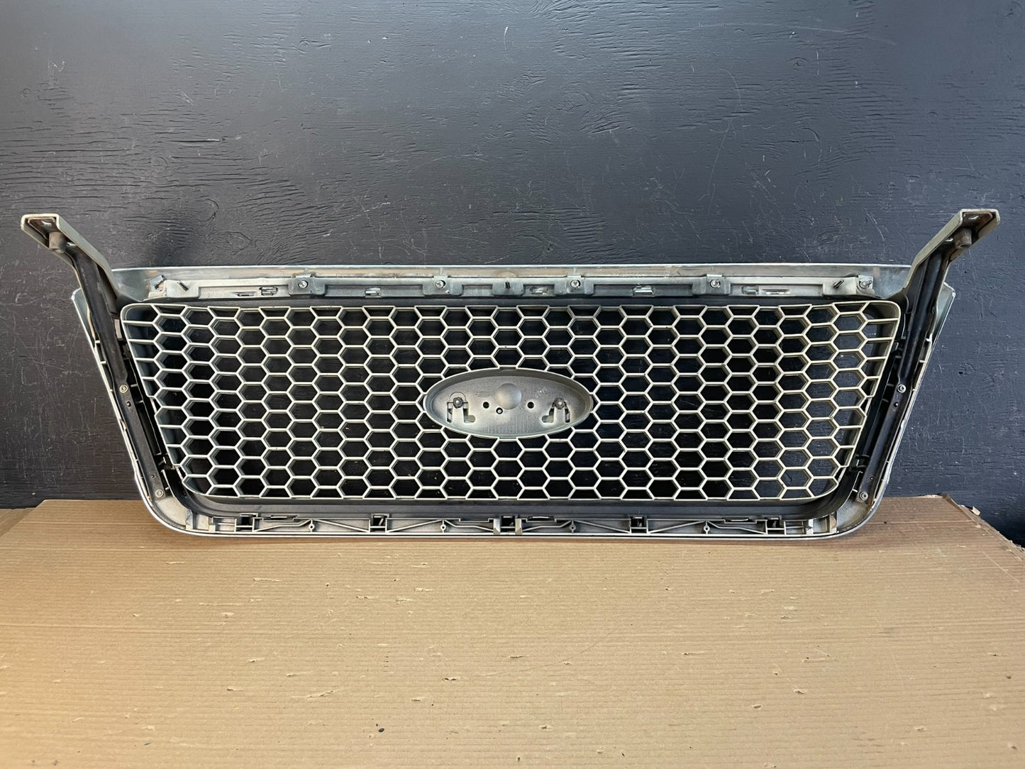 2004 to 2008 Ford F150 F-150 Front Upper Grill Grille ae8721 DG3