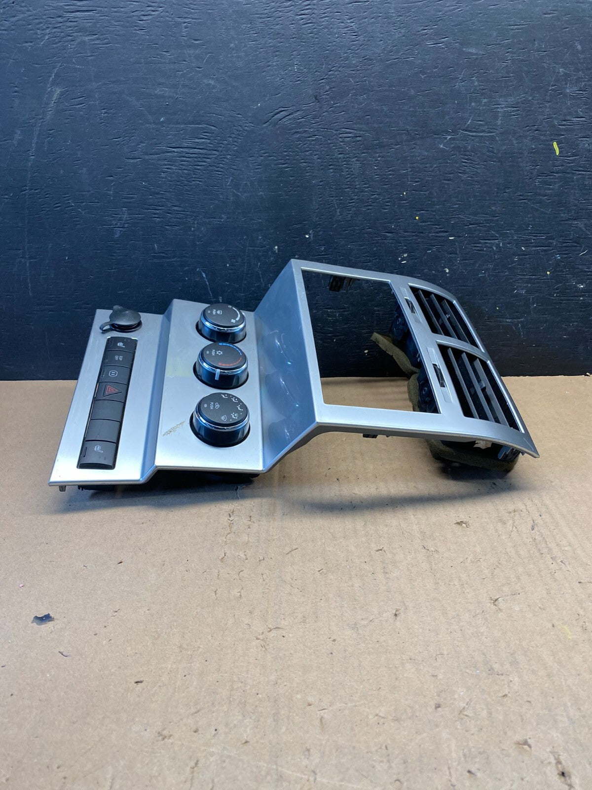 2007 to 2012 Dodge Nitro Dash Climate Temperature Control Radio Bezel M1504 DG4
