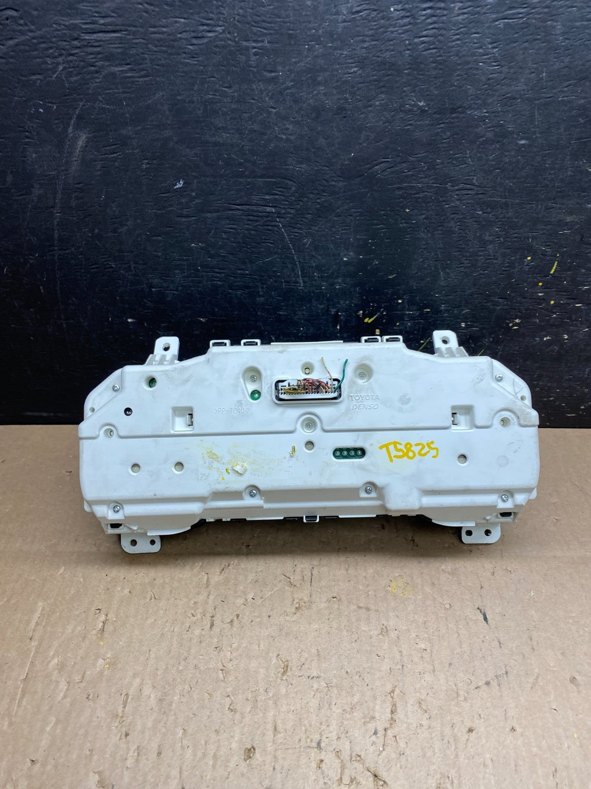 2008 2009 2010 Toyota Sienna Speedometer Cluster Gauge T5825 DG5