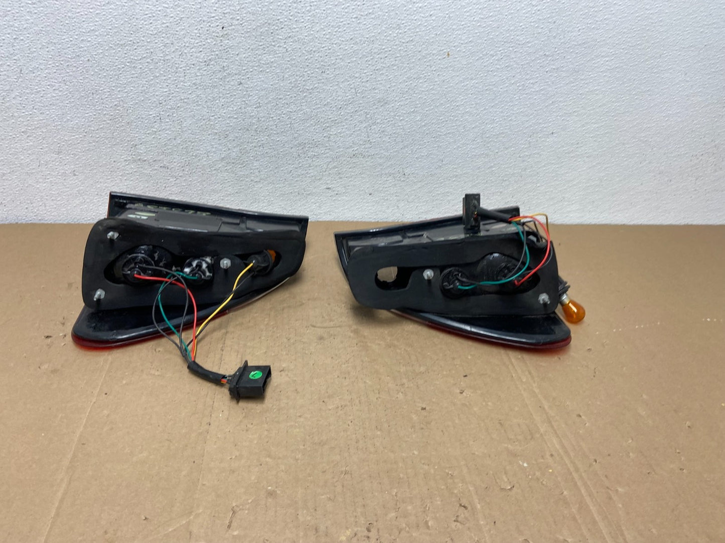 2000 to 2006 Bmw X5 Left+Right Set Outer Tail Lights AC5698 DG6