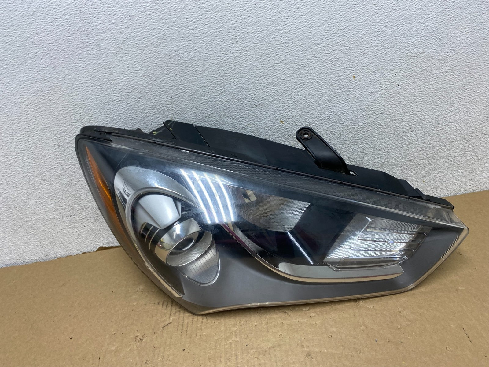 2013 - 2016 Hyundai Genesis Coupe Right Passenger Halogen Headlight OE AF7370 DW0