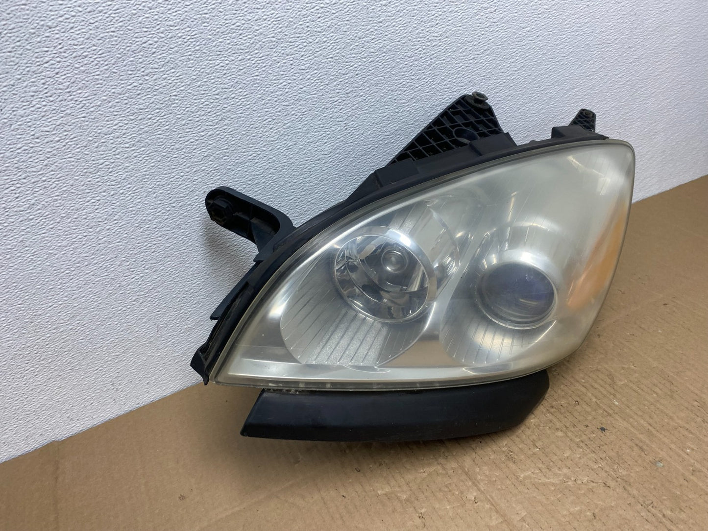 2007 to 2010 Saturn Outlook Left Driver LH Halogen Headlight OEM AB8191 DW2