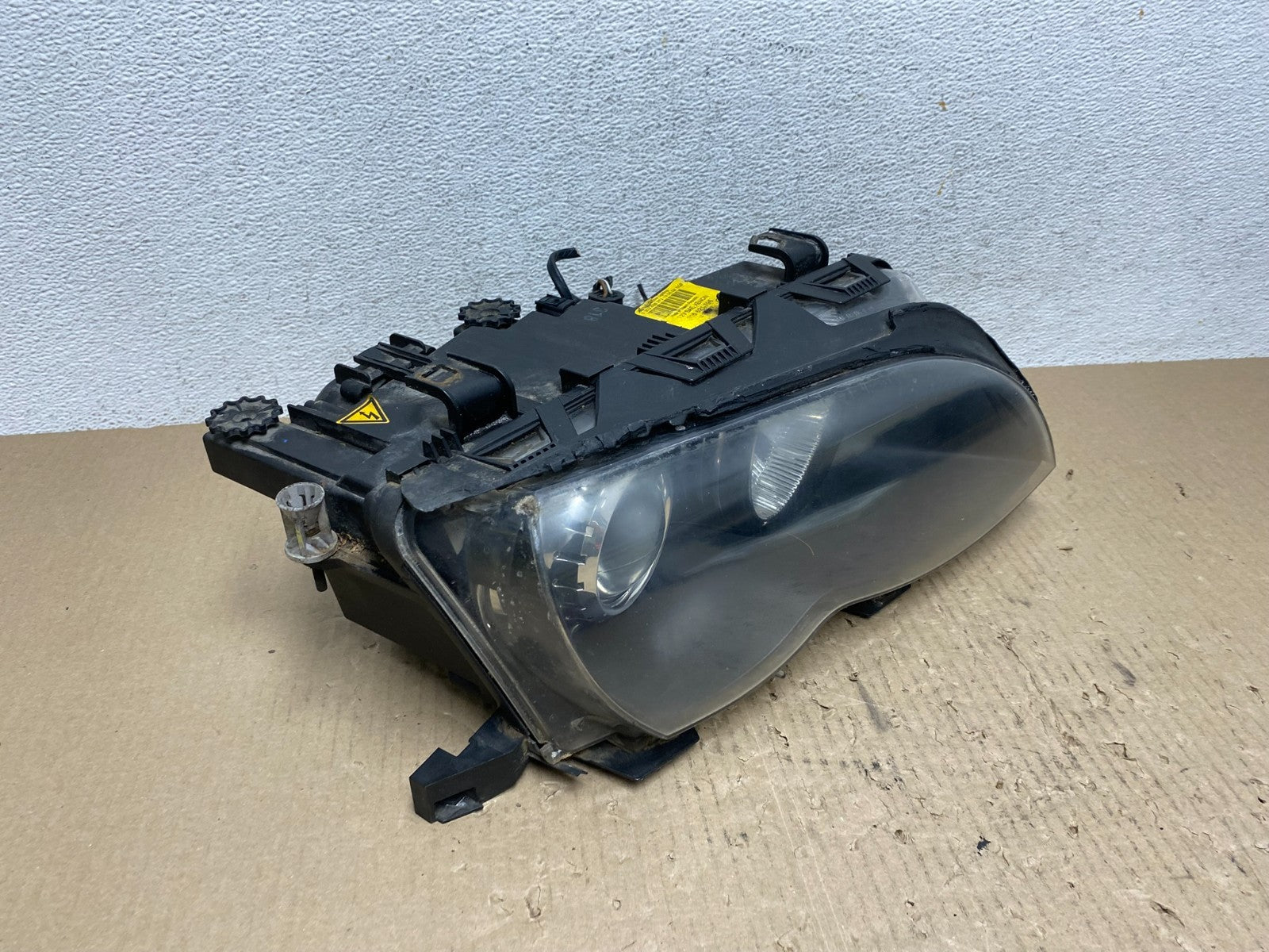 2002 - 2005 BMW 3 E46 Sedan Right Passenger RH Xenon HID Headlight AE7082 DW2