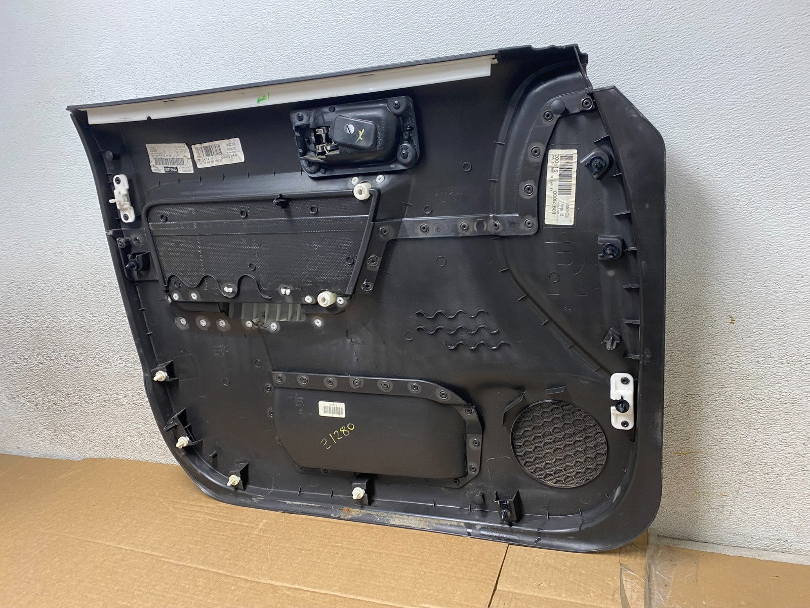 2006 to 2010 Hummer H3 Front Right Passenger Interior Door Panel OEM Z1280 DG9