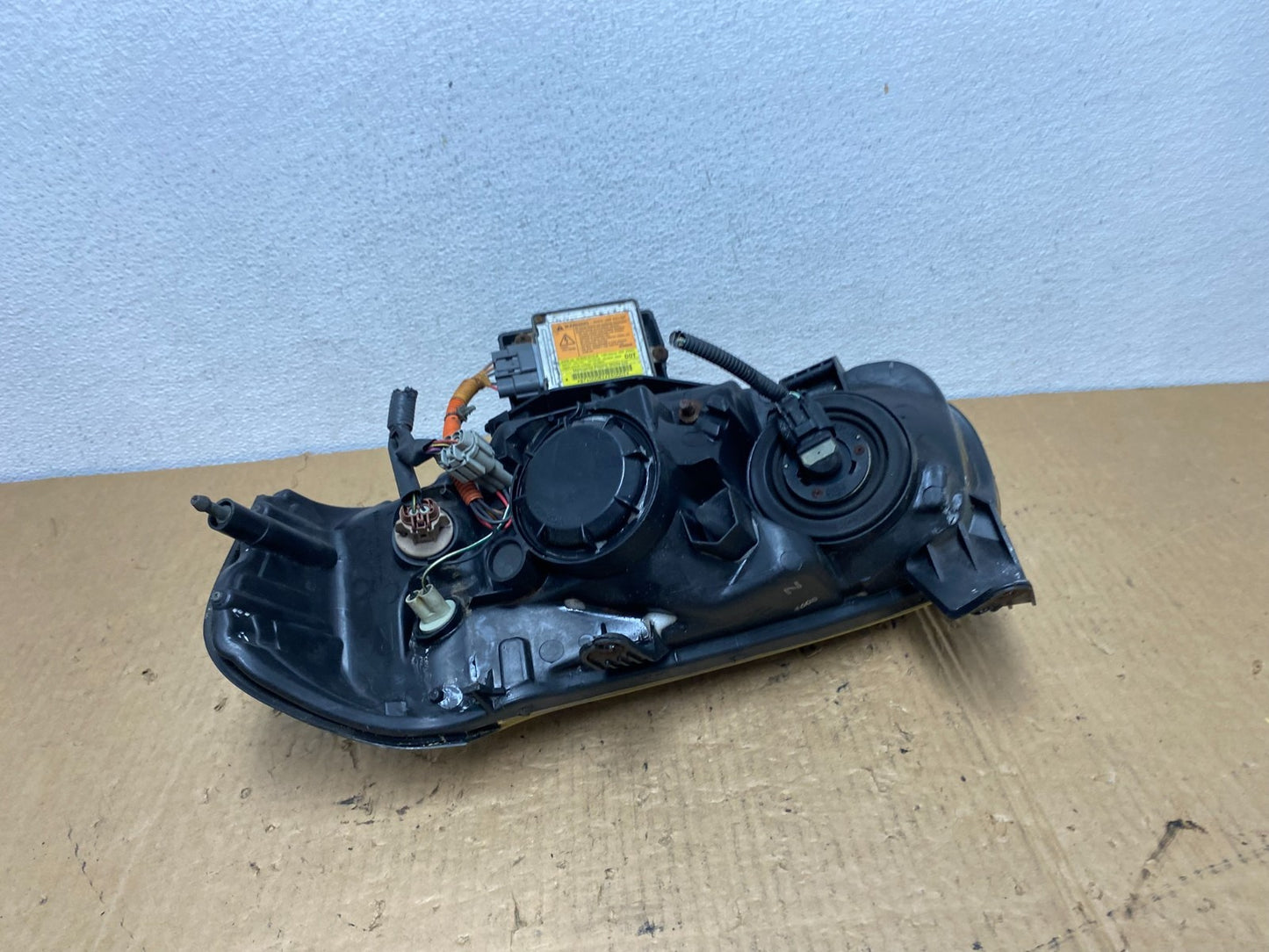 2002-2003 Nissan Maxima Right Passenger Rh Headlight Xenon HID AC8129 DW5
