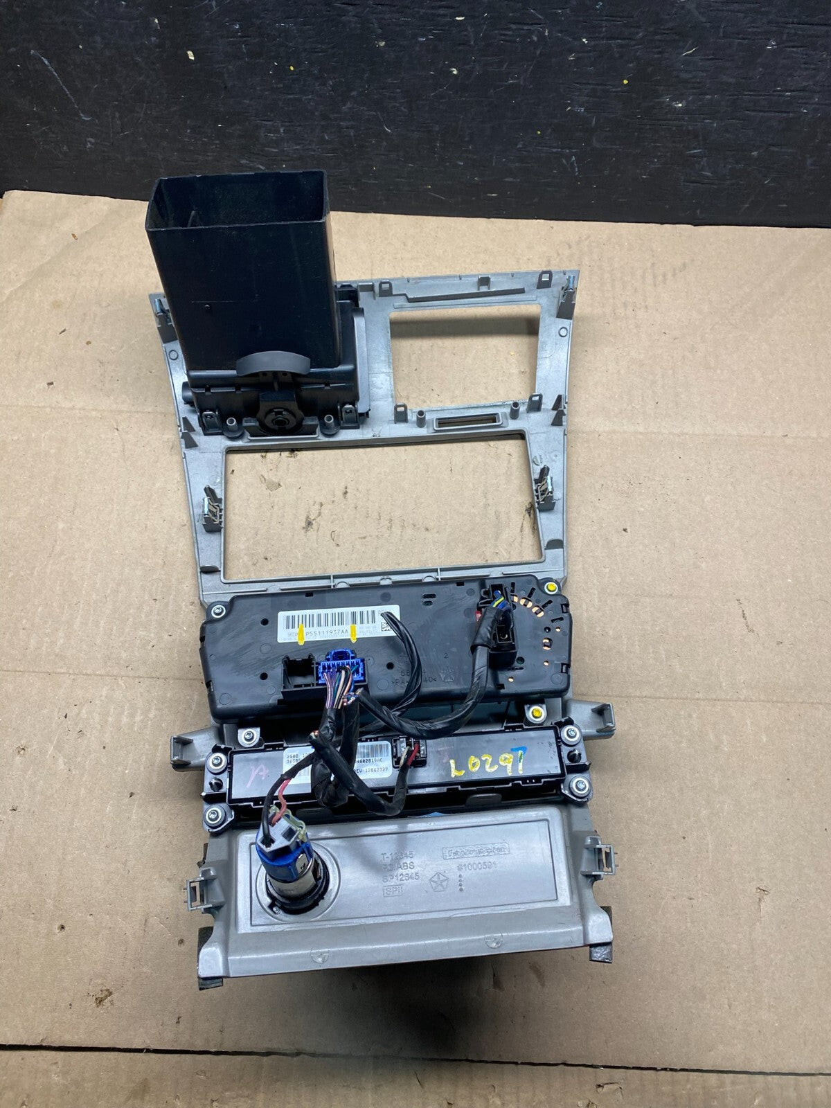 2007 to 2009 Dodge Caliber Dash Radio Center Bezel Climate Dash L02915