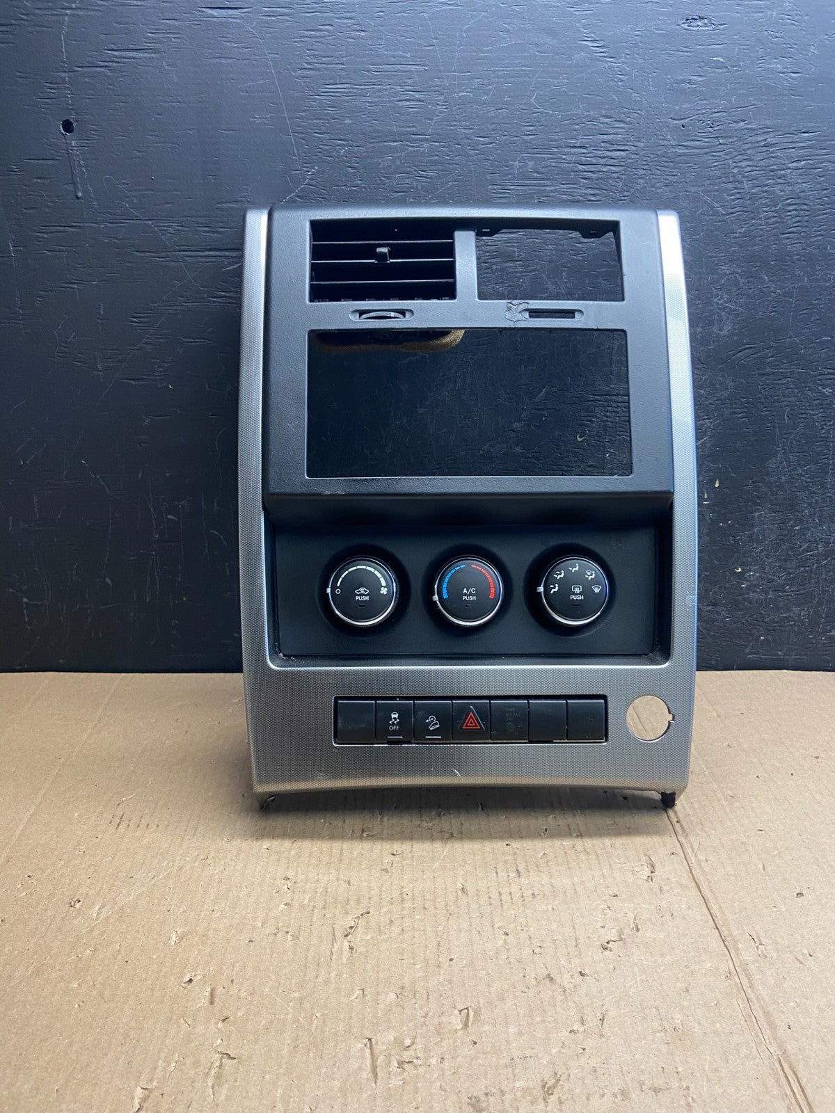 2008 to 2012 Jeep Liberty Dash Climate Temperature Control Radio Bezel AE3860 DG0