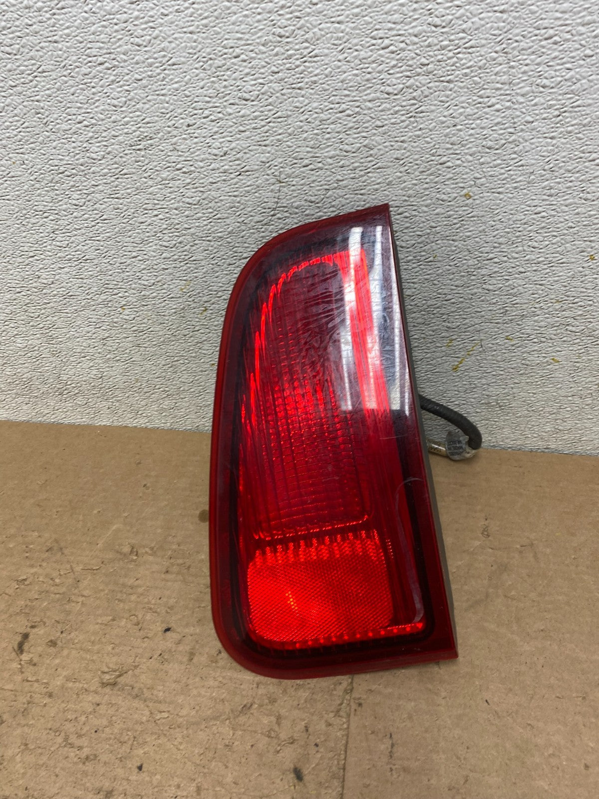 2003-2006 Lincoln Navigator Right Passenger RH Inner Tail Light OEM P6653 DW0