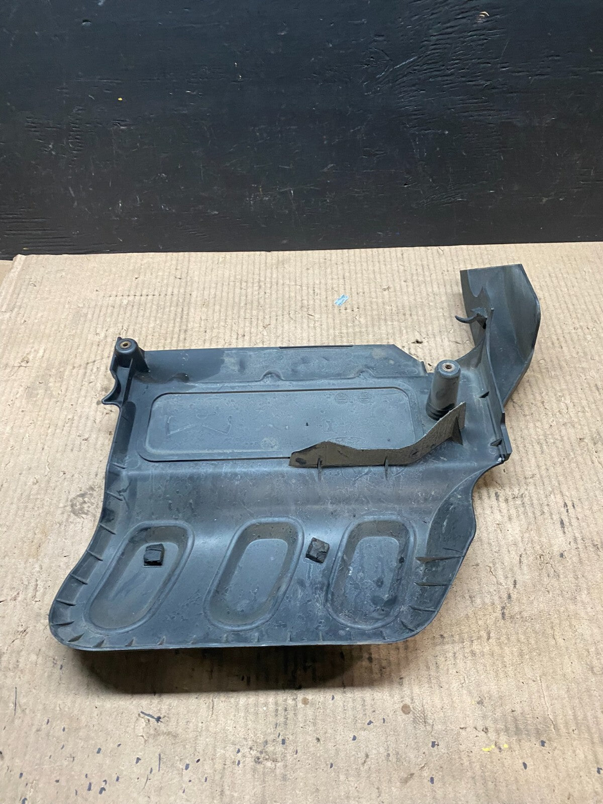 2008 Mazda Tribute  DOHC 24 VALVE Engine Shield Top Cover E48304