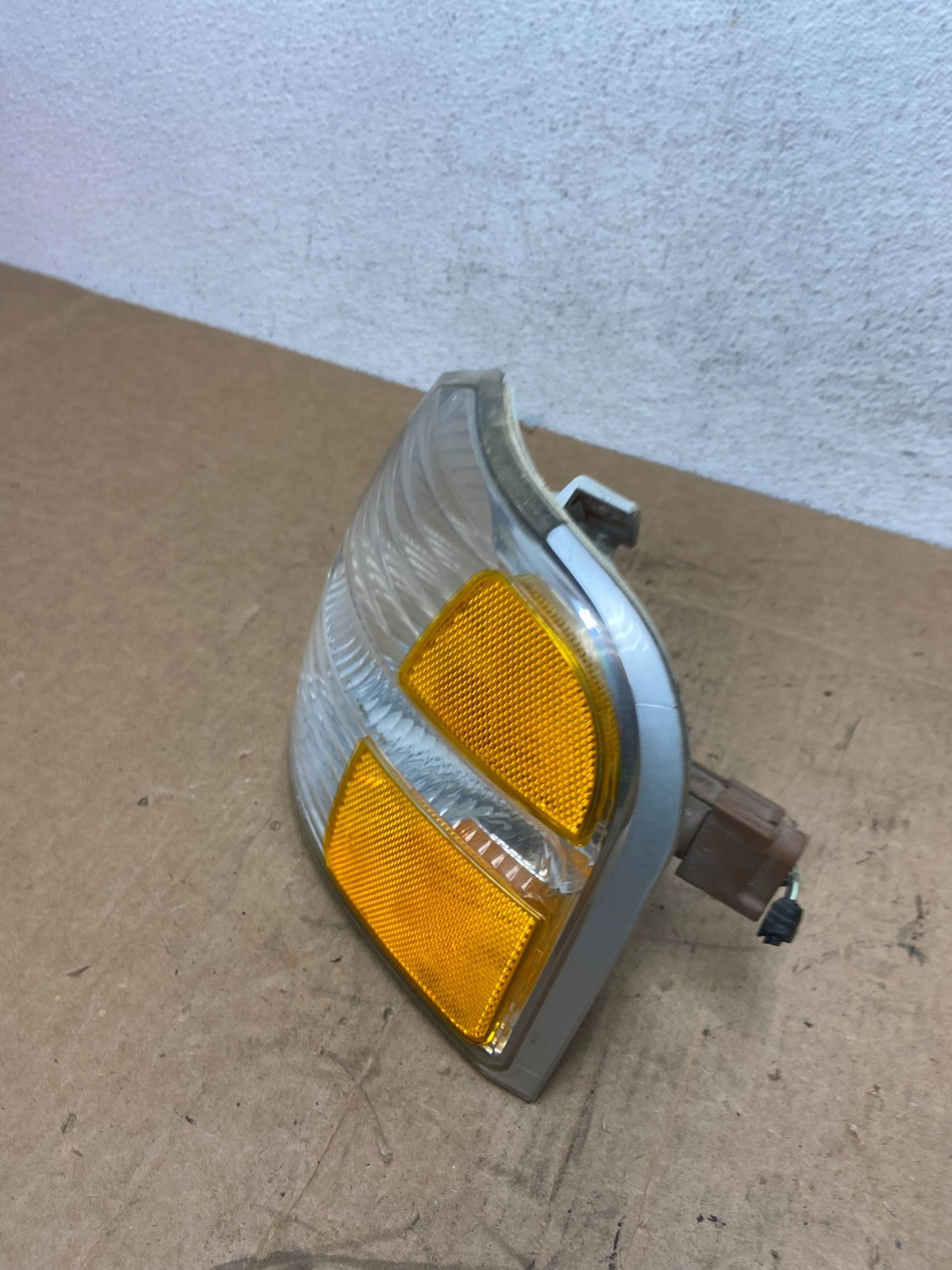 2002-2004 Ford Explorer Front Left Driver LH Side Turn Signal AD6358 DG1