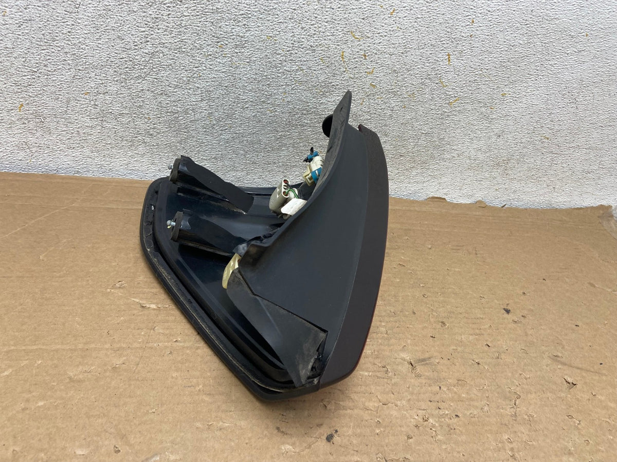 2001 - 2005 Pontiac Aztek Left Driver LH Side Tail Light AH8874 LK4