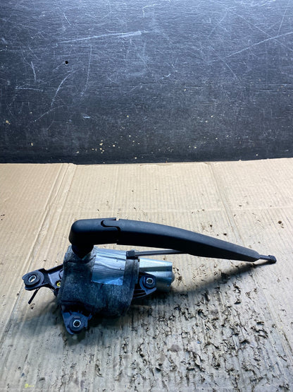 2011 to 2019 Ford Explorer Rear Windshield Wiper Motor OEM X4642 DG1