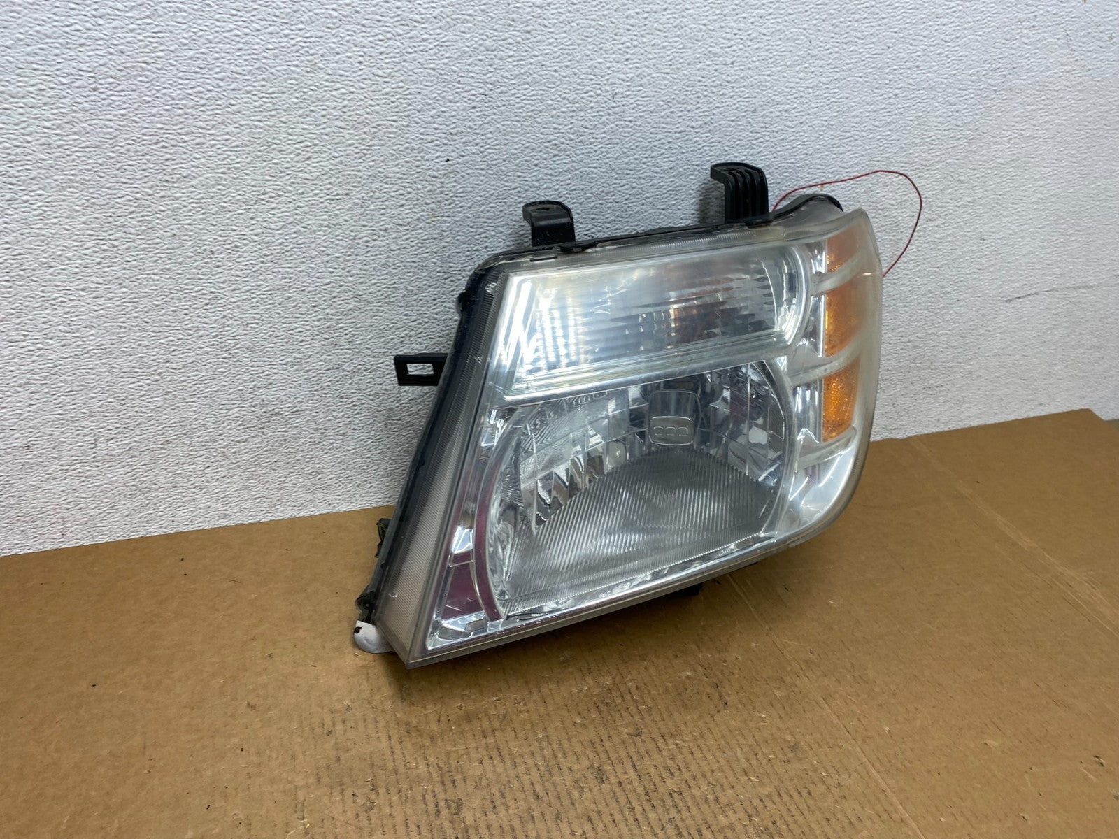 2008 to 2012 Nissan Pathfinder Halogen Headlight Left Driver Lh AE0452 DW2
