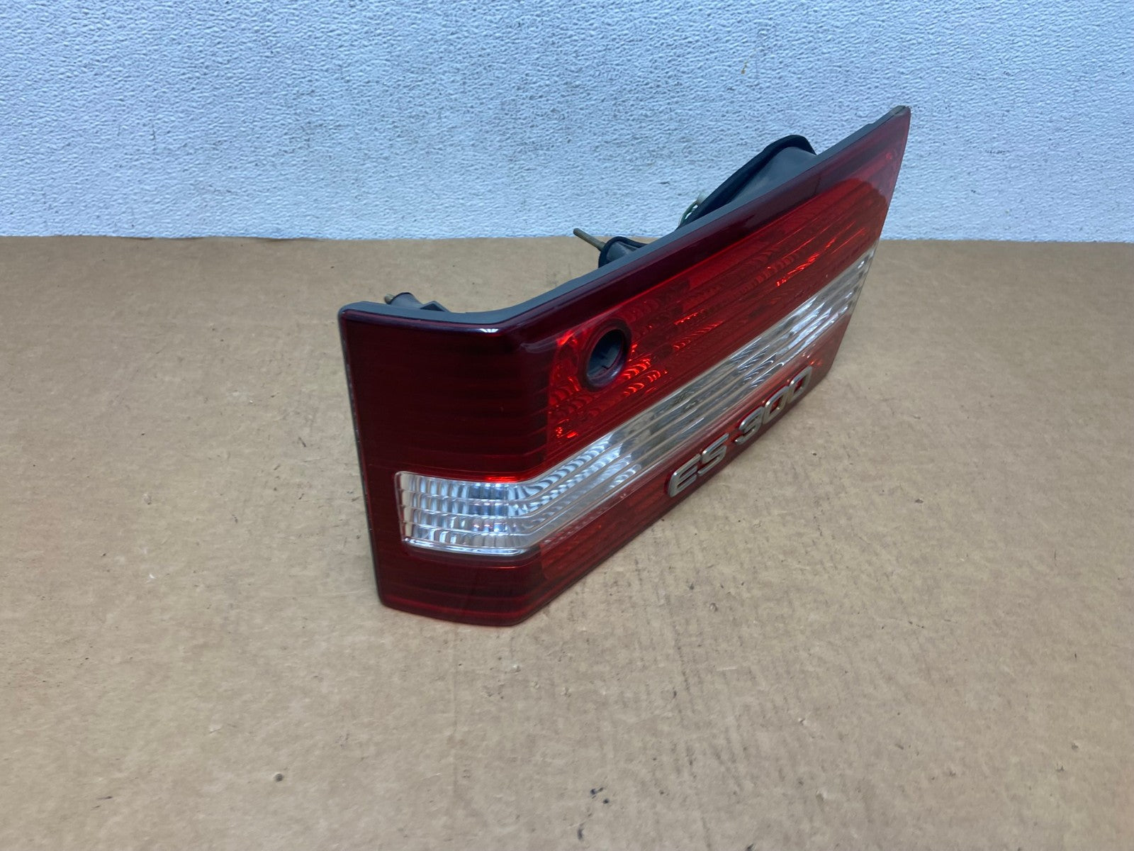 2000 2001 Lexus ES300 Inner Right Passenger RH Side Tail Light AD4573 LK2