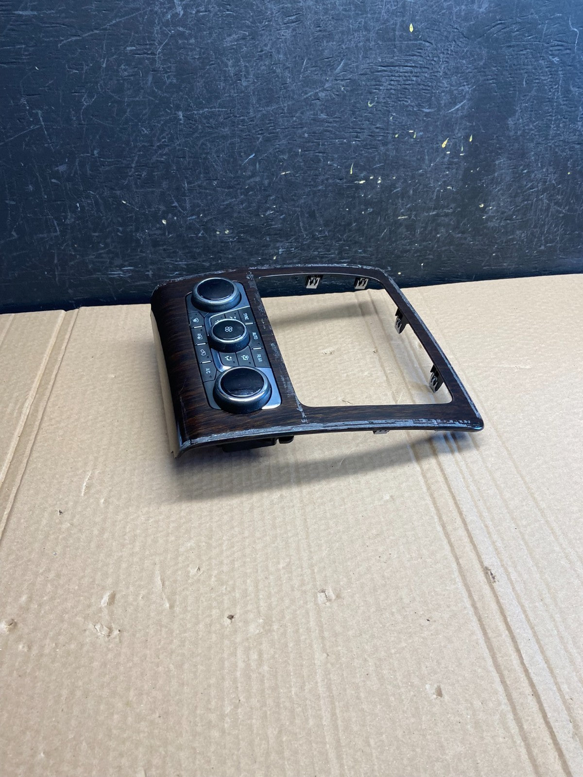 2013 to 2017 Chevrolet Traverse Radio Bezel Ac Heater Climate Control AF6121 DG2