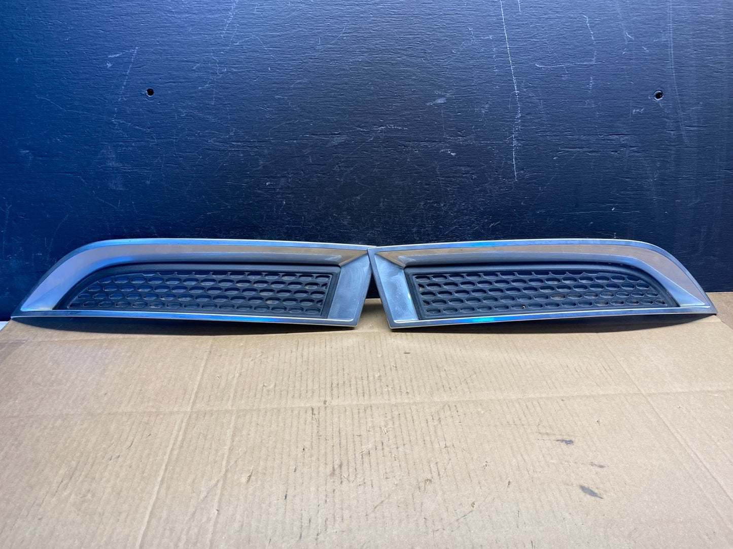2013 to 2016 GMC Acadia Right+Left Set Upper Bumper Grille Cover ad5039 DG0