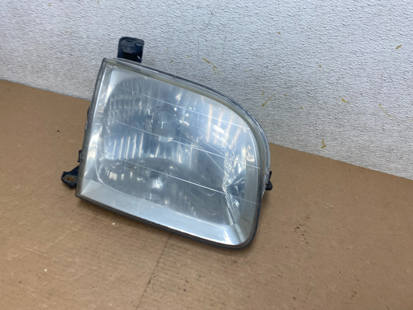 2001 to 2004 Toyota Sequoia Right Passenger RH Side Headlight Halogen P2247 DW1