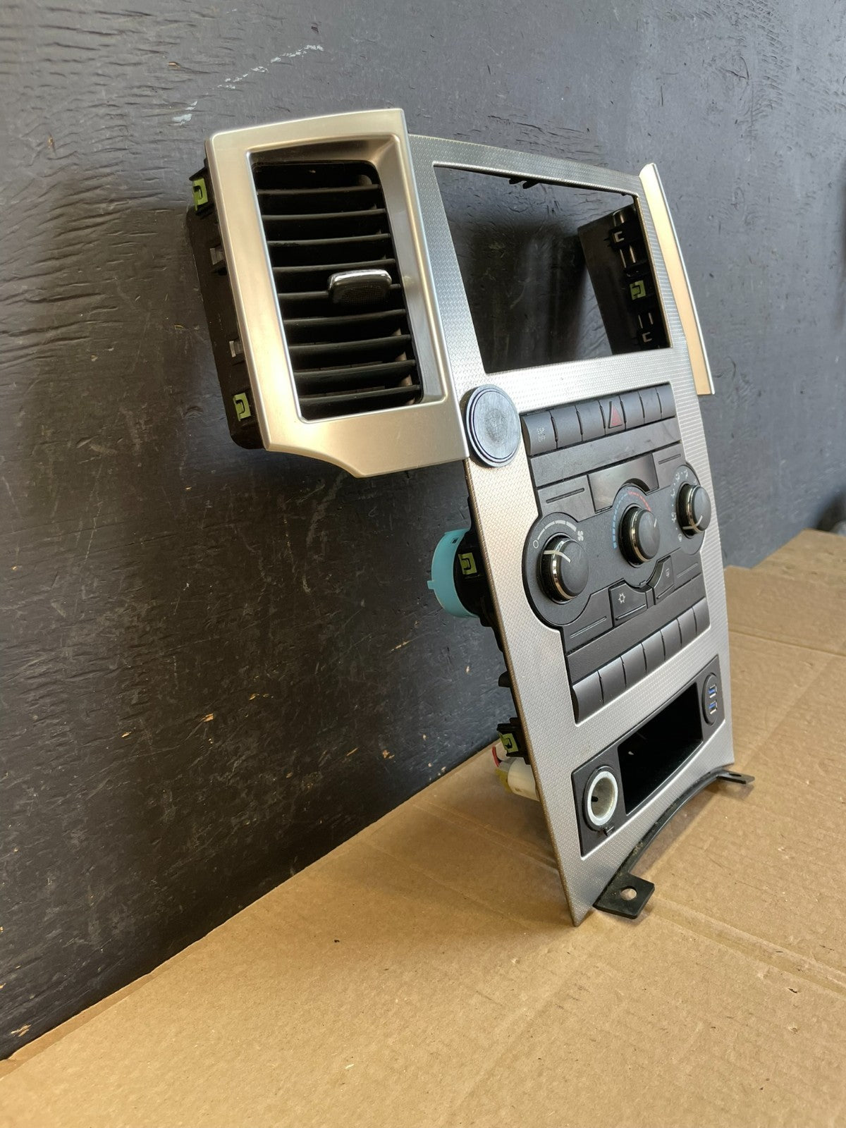 2008 2009 2010 Jeep Commander Grand Cherokee A/C Climate Control Bezel AC2286 DG1
