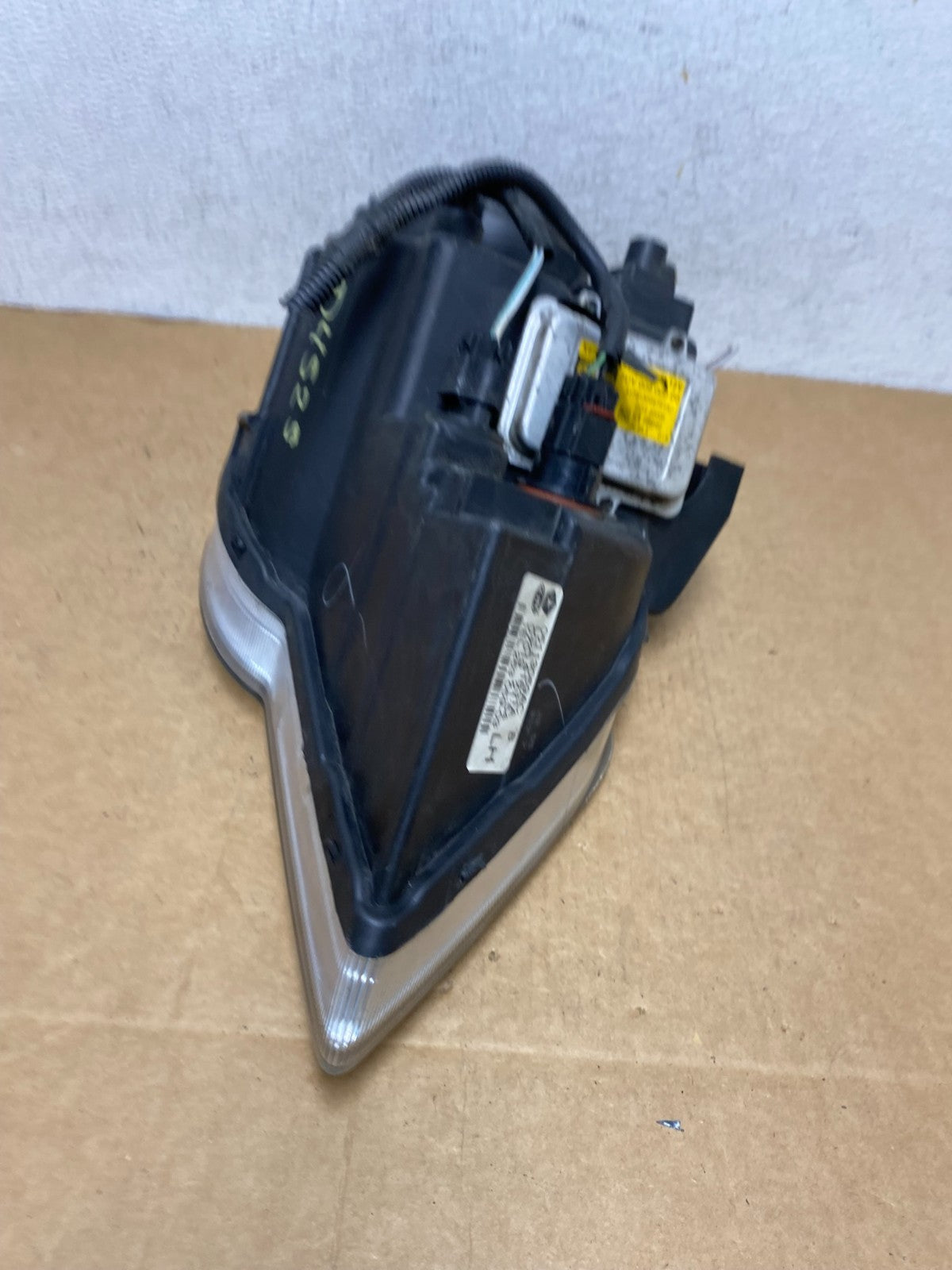 2007 to 2008 Chrysler Pacifica Left Driver LH Xenon Headlight AD4525 DW6
