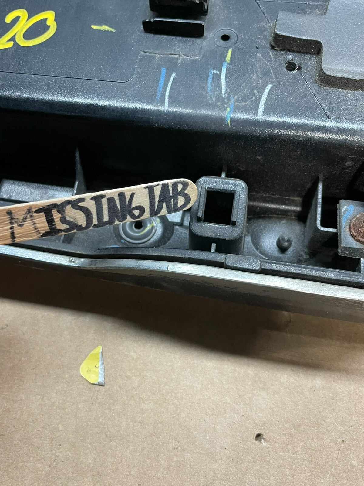2004 to 2007 Infiniti QX56 License Plate Bracket With Camera L9220 DG13