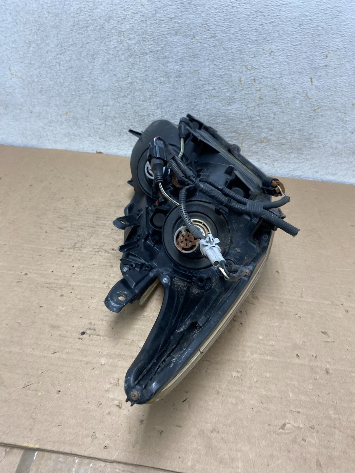2010 - 2011 Toyota Prius Left Driver LH Blue Halogen Headlight AI0950 DW11