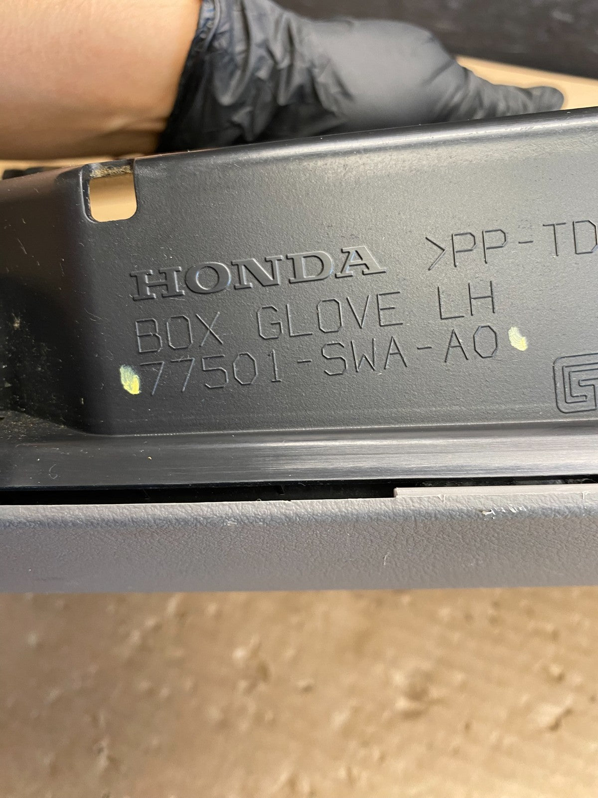 2007–2011 Honda CR-V CRV Front Right Passenger Storage Glove Box AG6316 DG5
