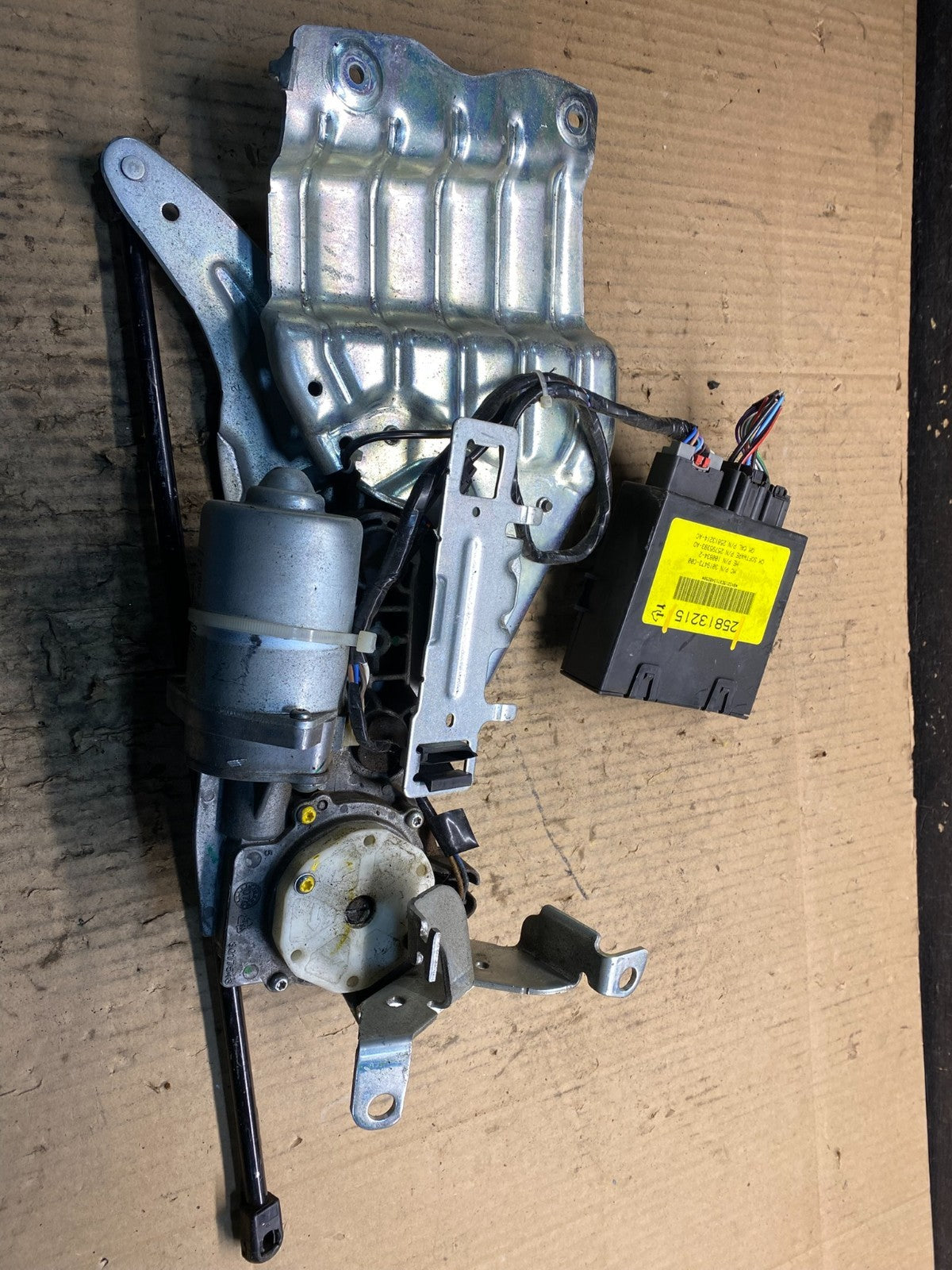 Cadillac Chevrolet Rear Trunk Liftgate Power Motor Actuator y1445 DG0