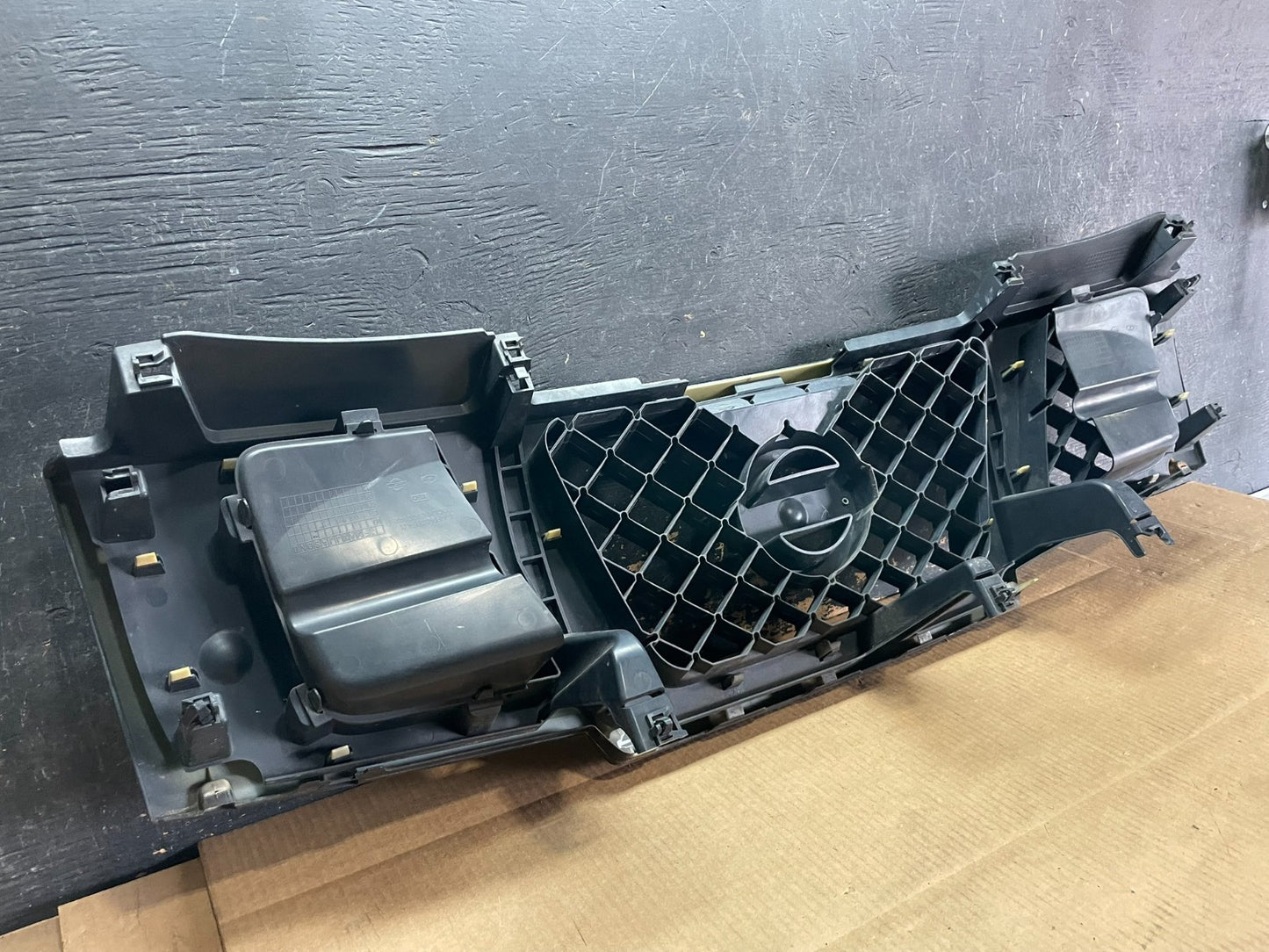 2008-2015 Nissan Armada Front Upper Grill Grille OEM AA9061 DG8