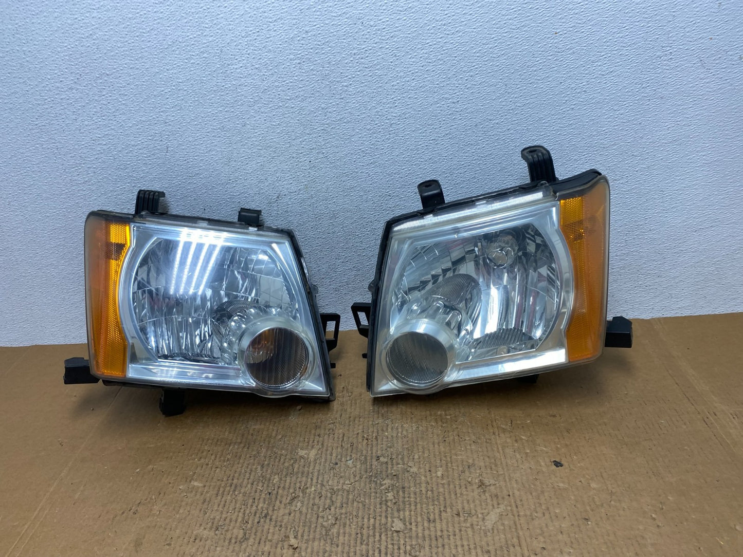 2005-2015 Nissan Xterra Driver Left+Right Side Set Headlights AE2711 DW0