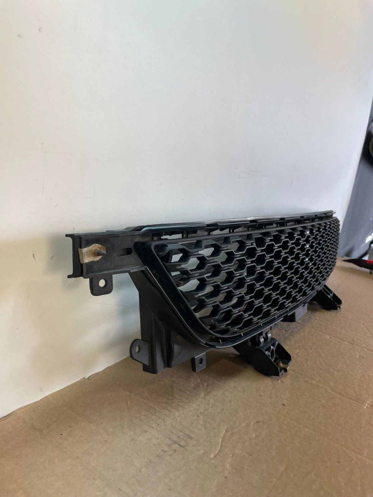 2013 to 2016 Dodge Dart Front Radiator Active Grille Shutter With Motor AG97972