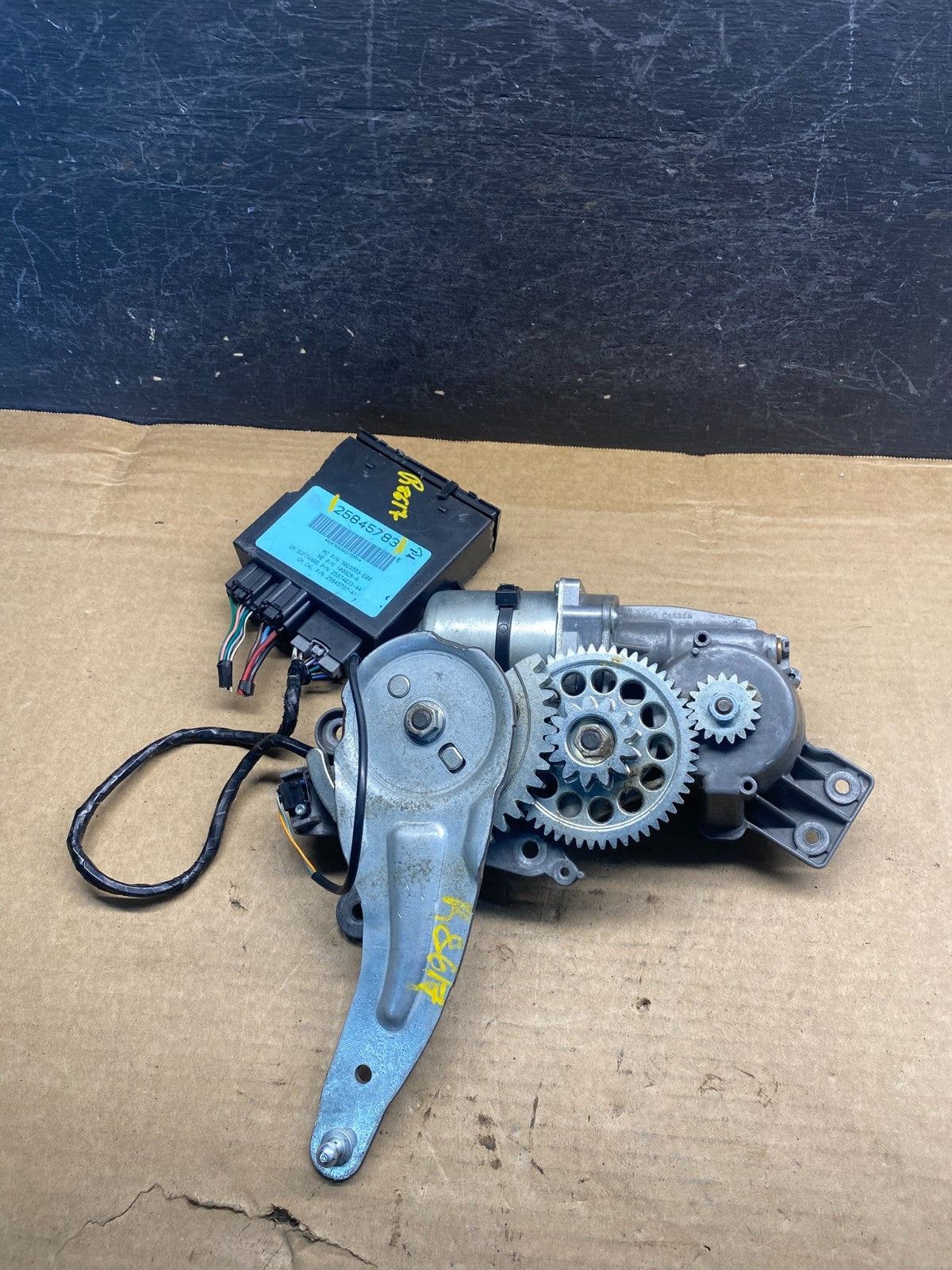 GMC Acadia Yukon Tahoe Rear Trunk Liftgate Power Motor Actuator AH4957 DG0