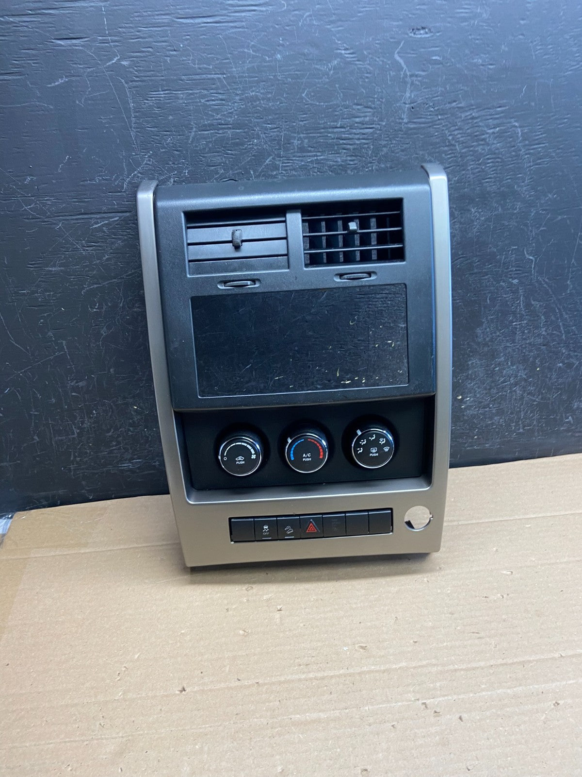 2008 to 2012 Jeep Liberty Dash Climate Temperature Control Radio Bezel AG5152 DG0