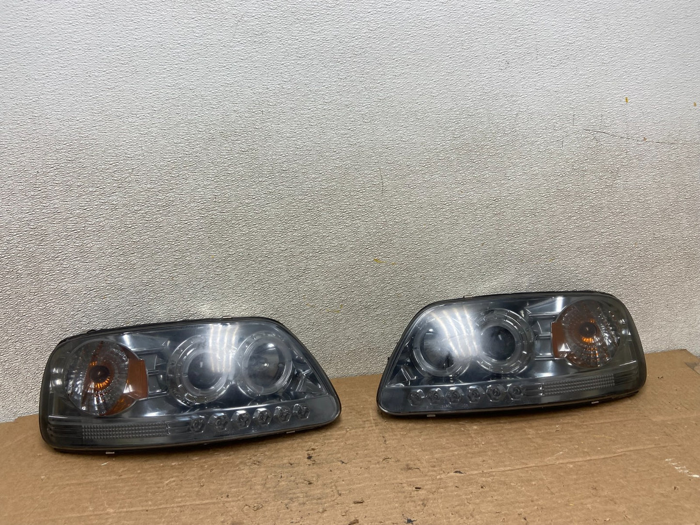 1997 to 2003 Ford F150 Left+Right Set Side Headlights Z3177 DG0