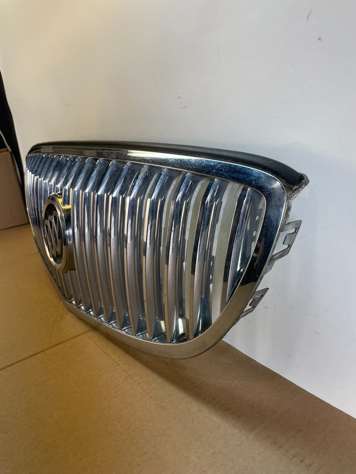 2008 to 2009 Buick LaCrosse White Front Grill Grille 15889923 AH6061 PS1
