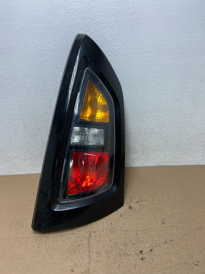 2010 to 2011 Kia Soul Right Passenger RH Side Tail Light AF5741 DW0