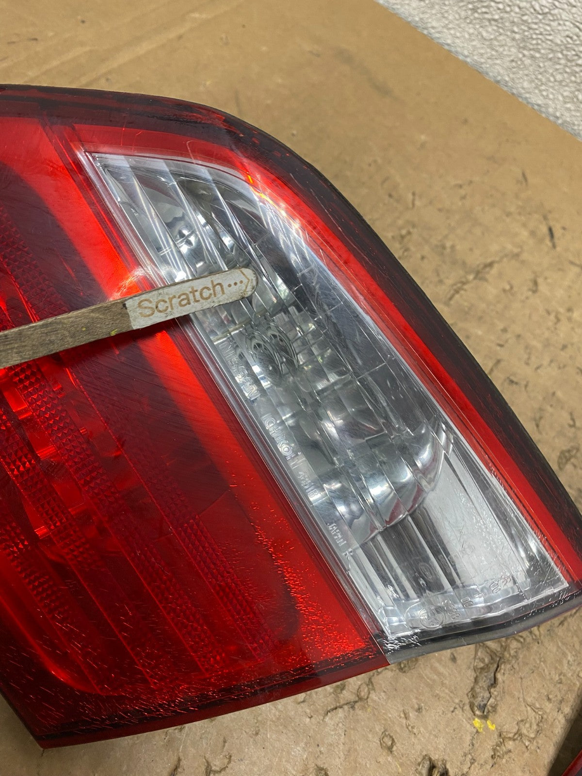 2000 - 2001 Infiniti i30 Left+Right Side Tail Lights Inner Oem V8441 DW3