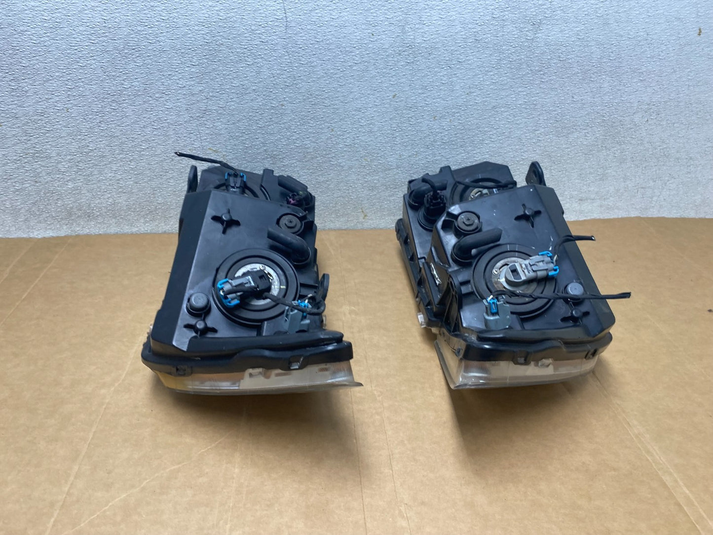 2009 to 2017 Dodge Journey Headlights Left+Right Set Halogen T1138 DW11