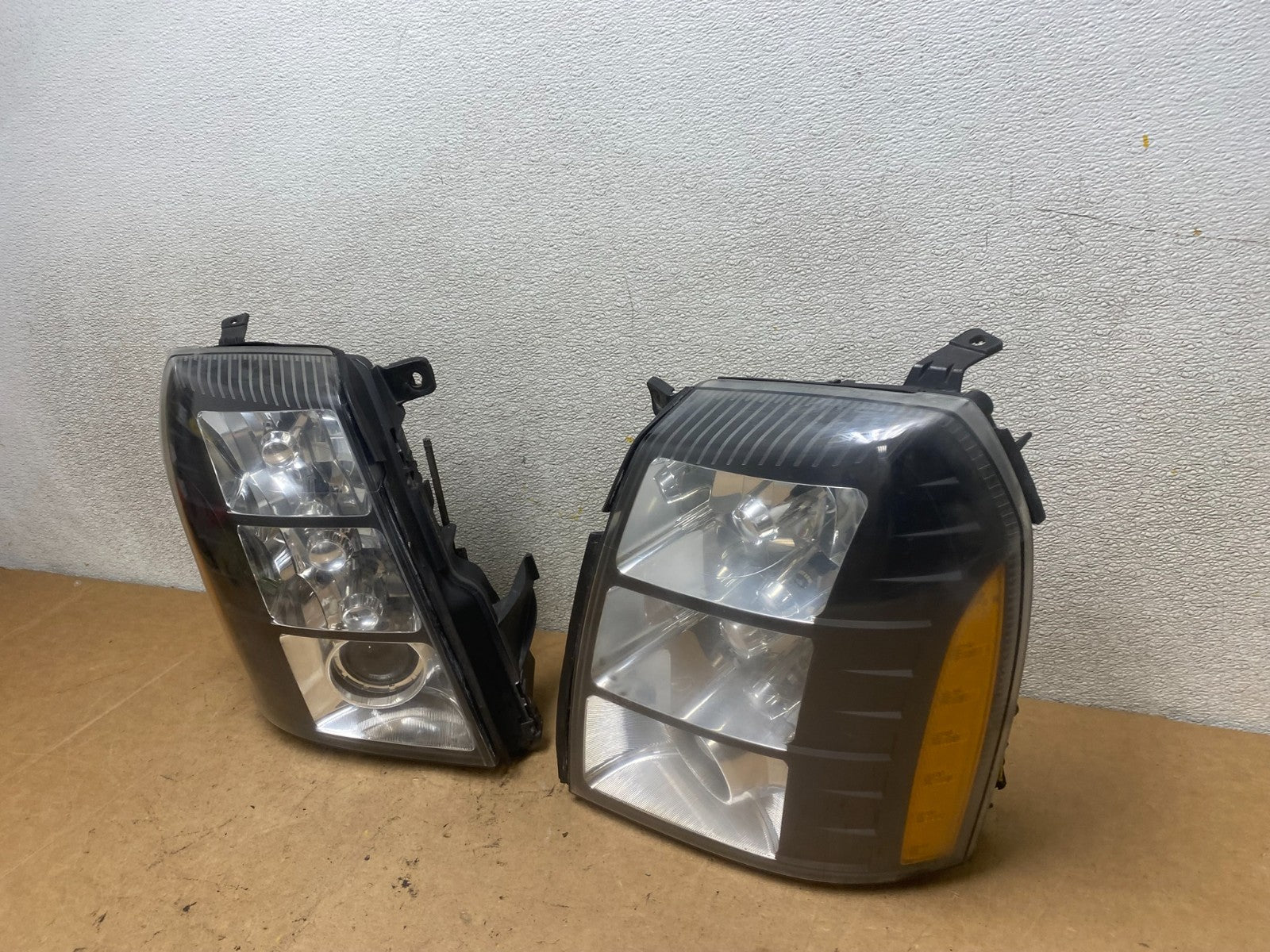 2007 - 2014 Cadillac Escalade Left+Right Side Xenon HID Headlights X5594 DW1