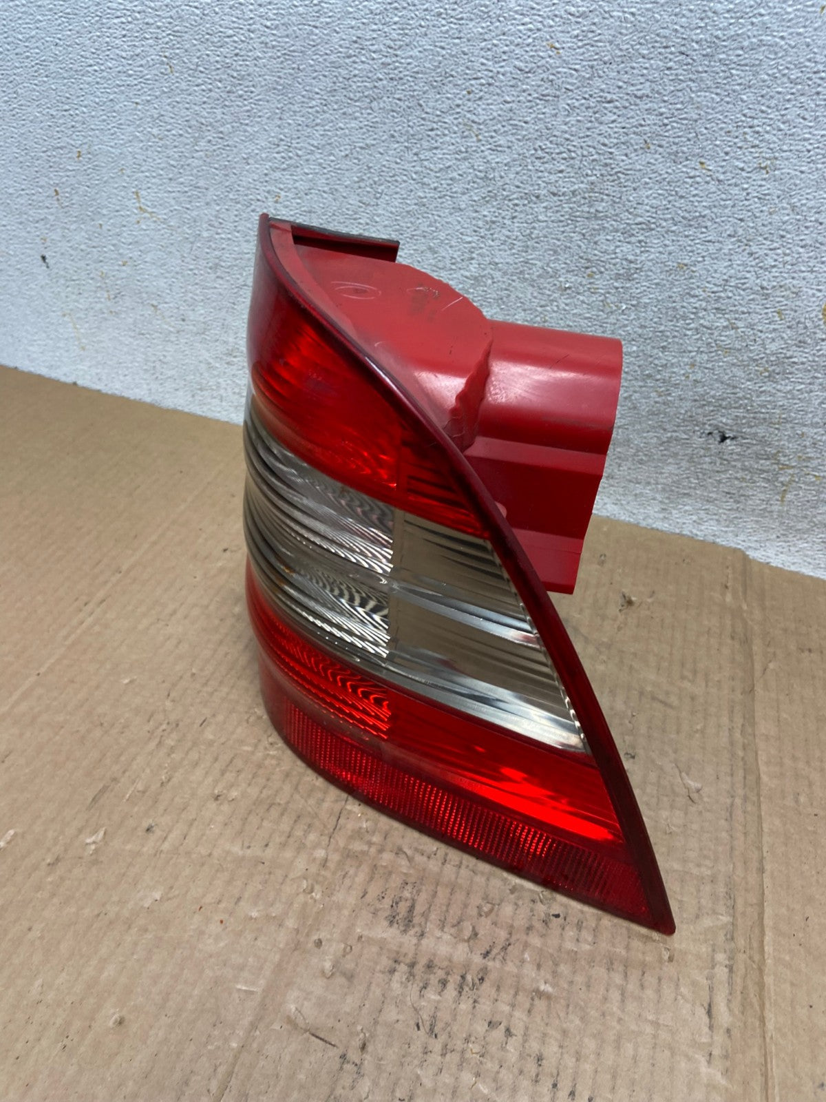 2002-2005 Mercedes ML 350 Ml-Class Right Passenger Rh Side Tail Light AI5894 LK1