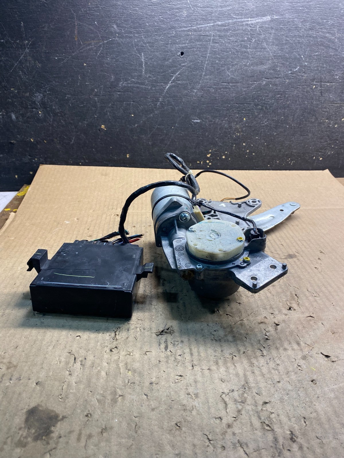 2009-2012 GMC Acadia Power Motor Liftgate Tailgate Control Module Z4844 DG0