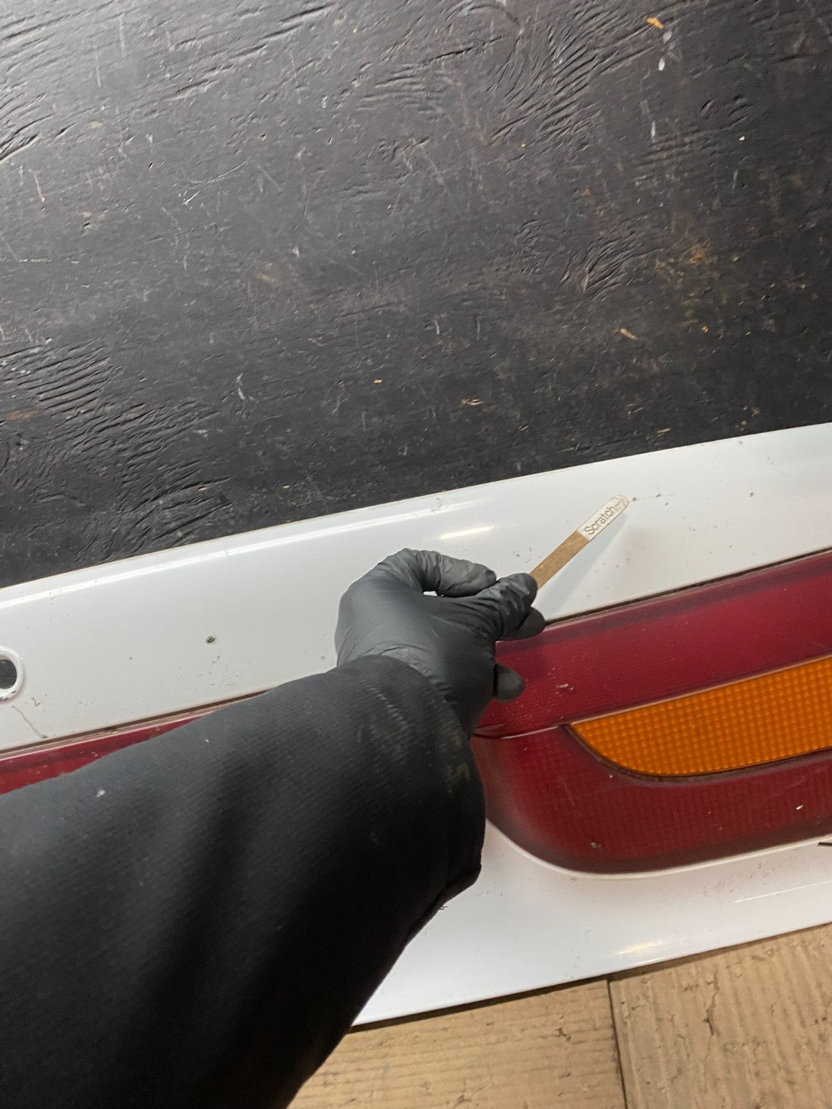 2000-2002 Saturn SL2 Sedan Center Tail Light Lid Trunk Rear Panel  V9596 DG7