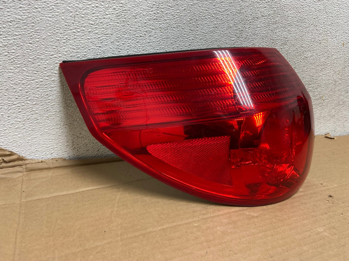 2006 to 2010 Toyota Sienna Left Driver LH Side Tail Light AG9171 LK1