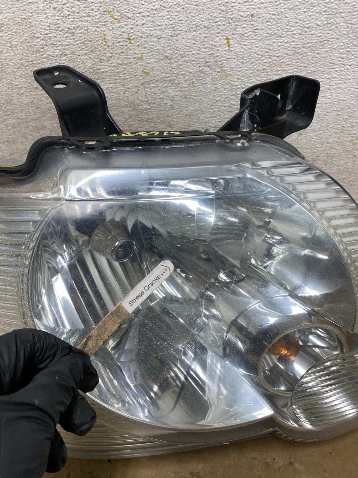 2006 to 2010 Ford Explorer Right Passenger Side Headlight AH8263 DW5